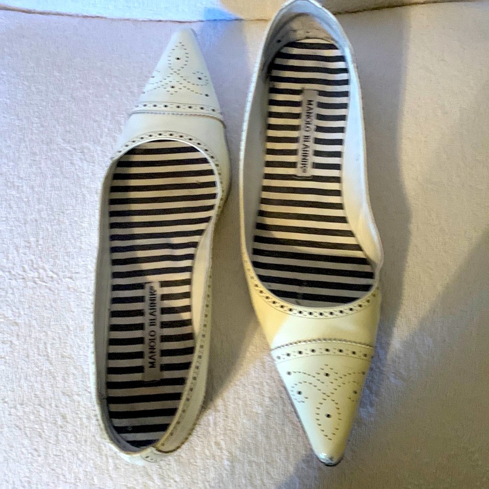 Manolo Blahnik Patunia Brogue Flats White Patent Leather Pointed Toes Sz 40